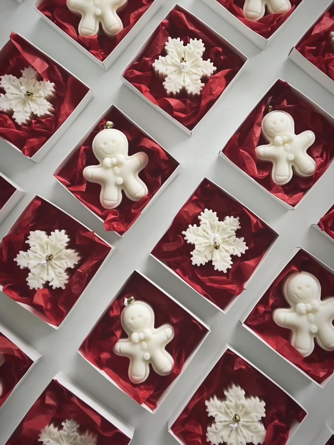 Ginderbread Man Candle