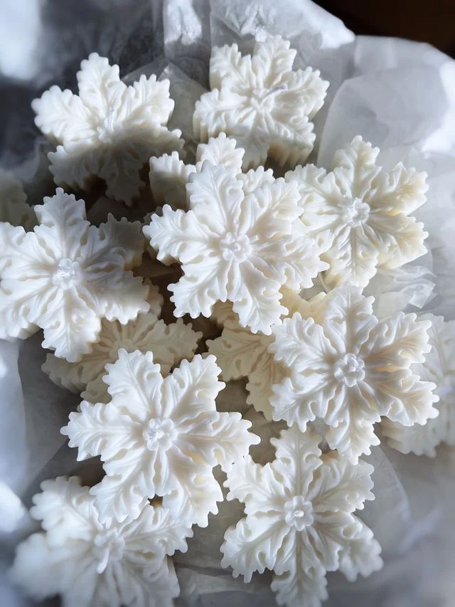 Snowflake candle